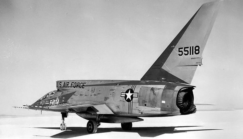 Le F-107A