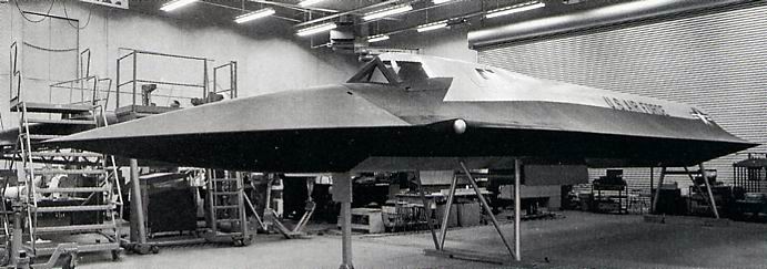 La maquette d'aménagement avant du F-12B