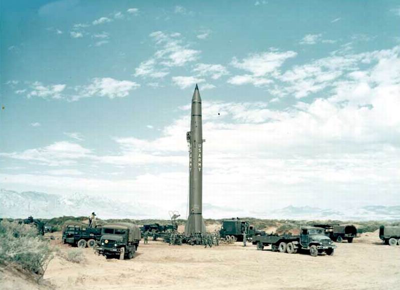 Un missile Redstone qui utilisait le moteur-fusée du Navaho