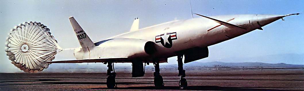 Le X-10 n°1 à l'atterrissage. Cet appareil vola huit fois et est le seul survivant du programme.