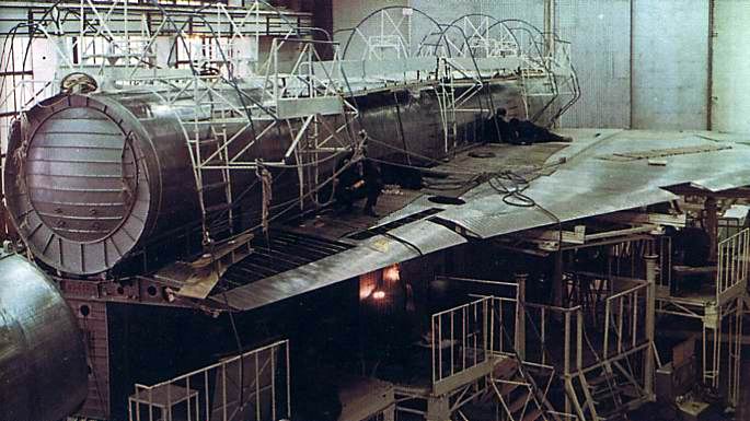 T-4 en construction à Tuchino